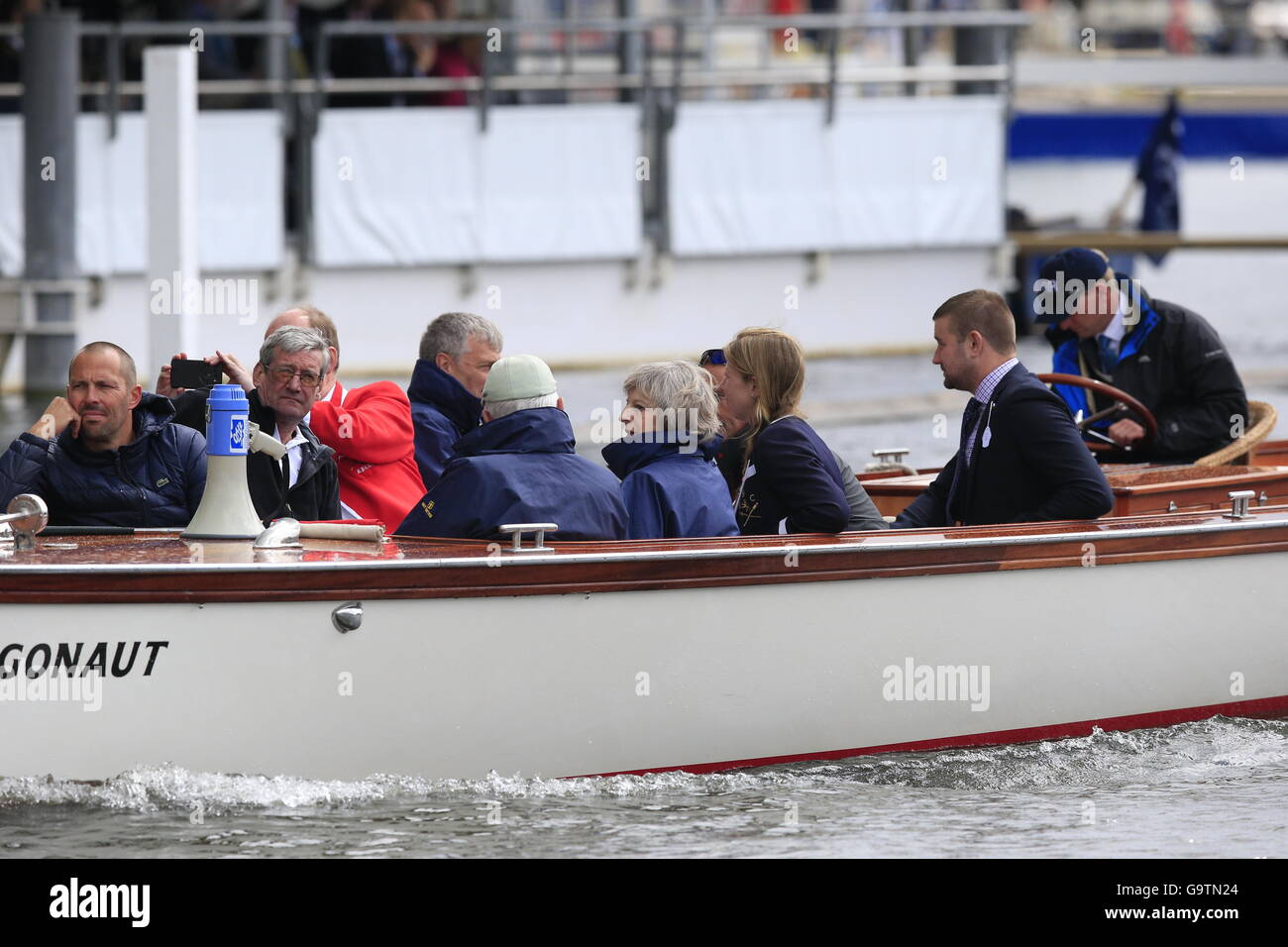 Home Secretary Theresa Maggio durante il giorno tre del 2016 Henley Royal Regatta. Foto Stock