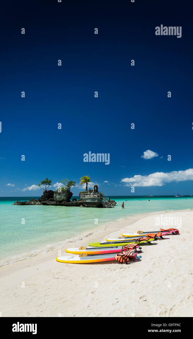 Il Boracay Island costa tropicale spiaggia paesaggio nelle Filippine Foto Stock