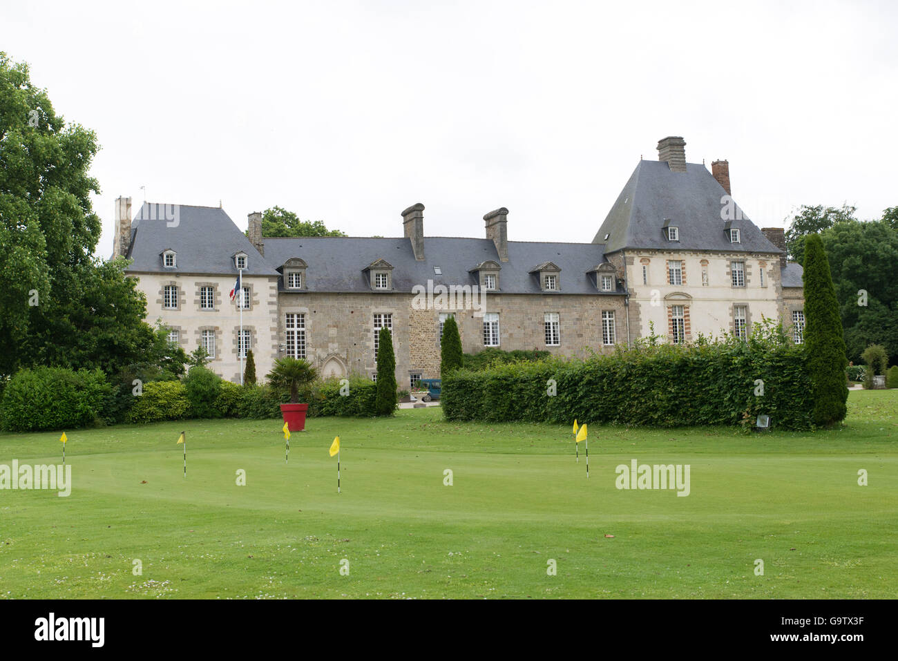 Campo da golf a Chateau des Ormes presso il Domaine des Ormes Campeggio in Bretagna Foto Stock