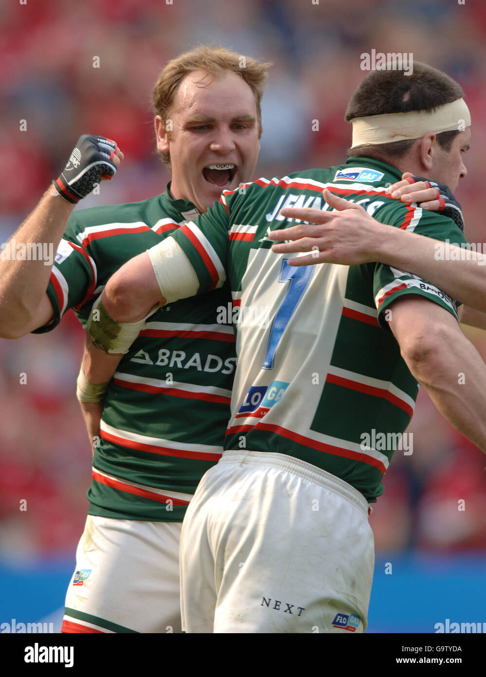 Rugby Union - Heineken Cup - Semifinale - Leicester Tigers / Llanelli Scarlets - Walkers Stadium. Andy Goode di Leicester Tigers festeggia con Shane Jennings Foto Stock