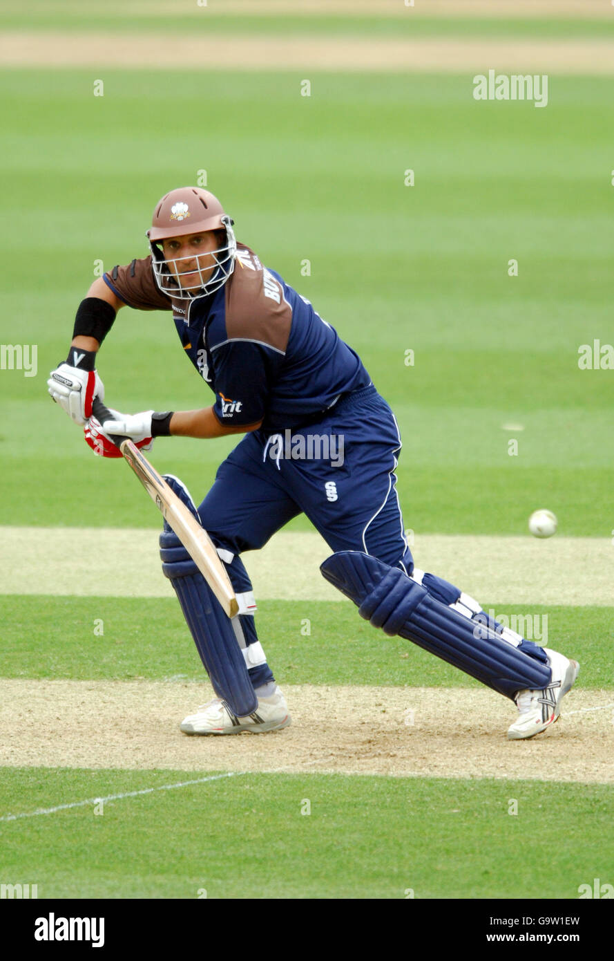 Surrey Brown Caps' Mark Butcher tiene gli occhi su sfera Foto Stock