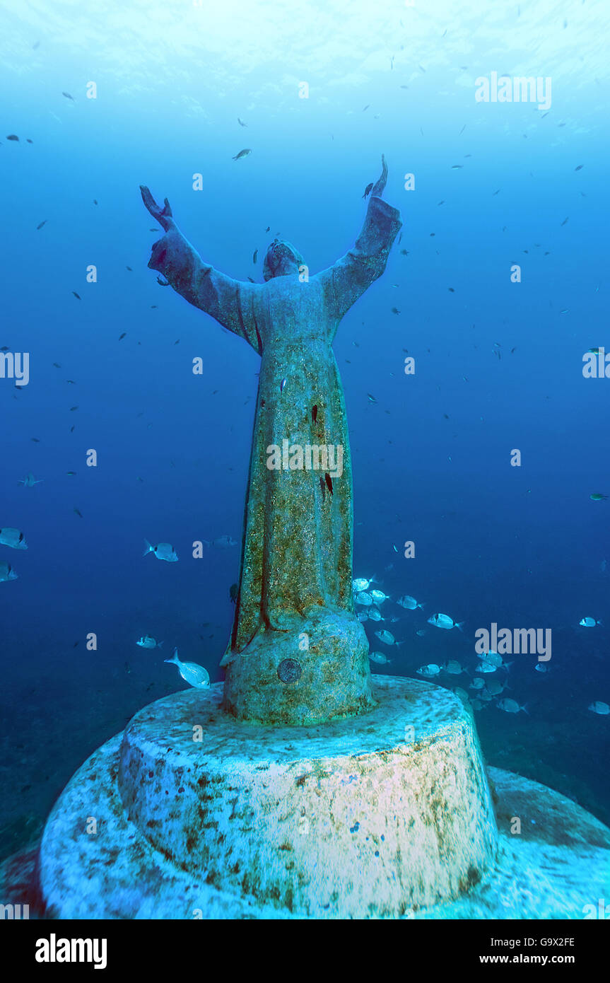 Bronce statua del Cristo degli Abissi, subacquea-scultura, San Fruttuoso, Portofino Liguria, Italia, Europa, Mar Mediterraneo Foto Stock