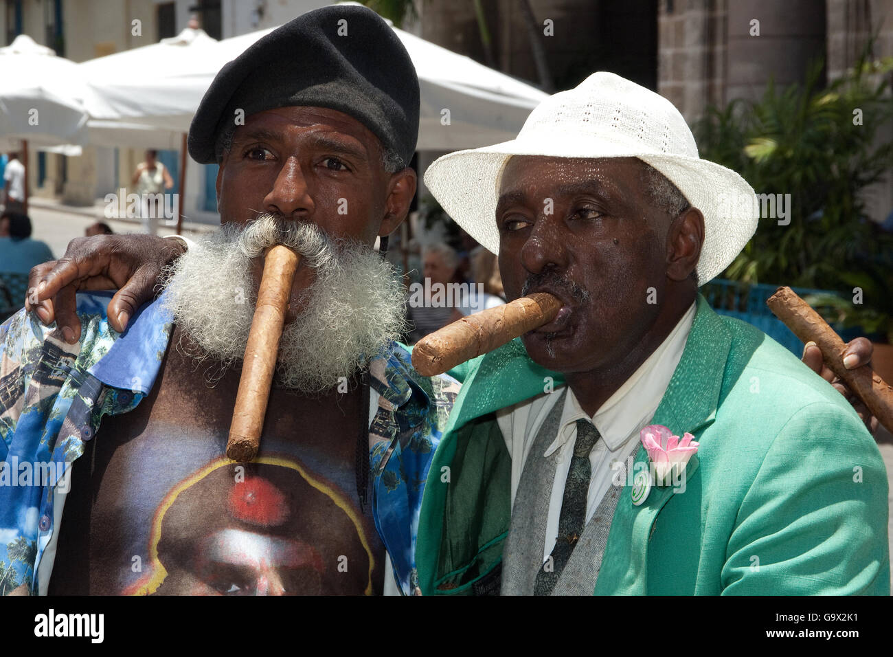 Gli uomini con i sigari, uomo con Sigaro avana Habana, Havanna, Cuba, Caraibi, America / avana Foto Stock