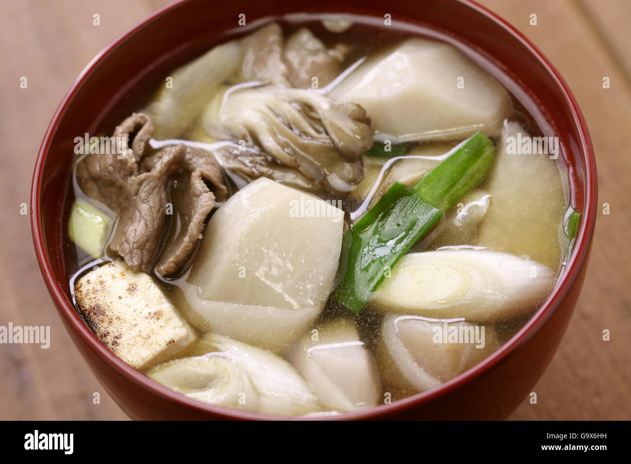 Imoni, giapponese hotpot cottura, taro di patata e di carni bovine Foto Stock