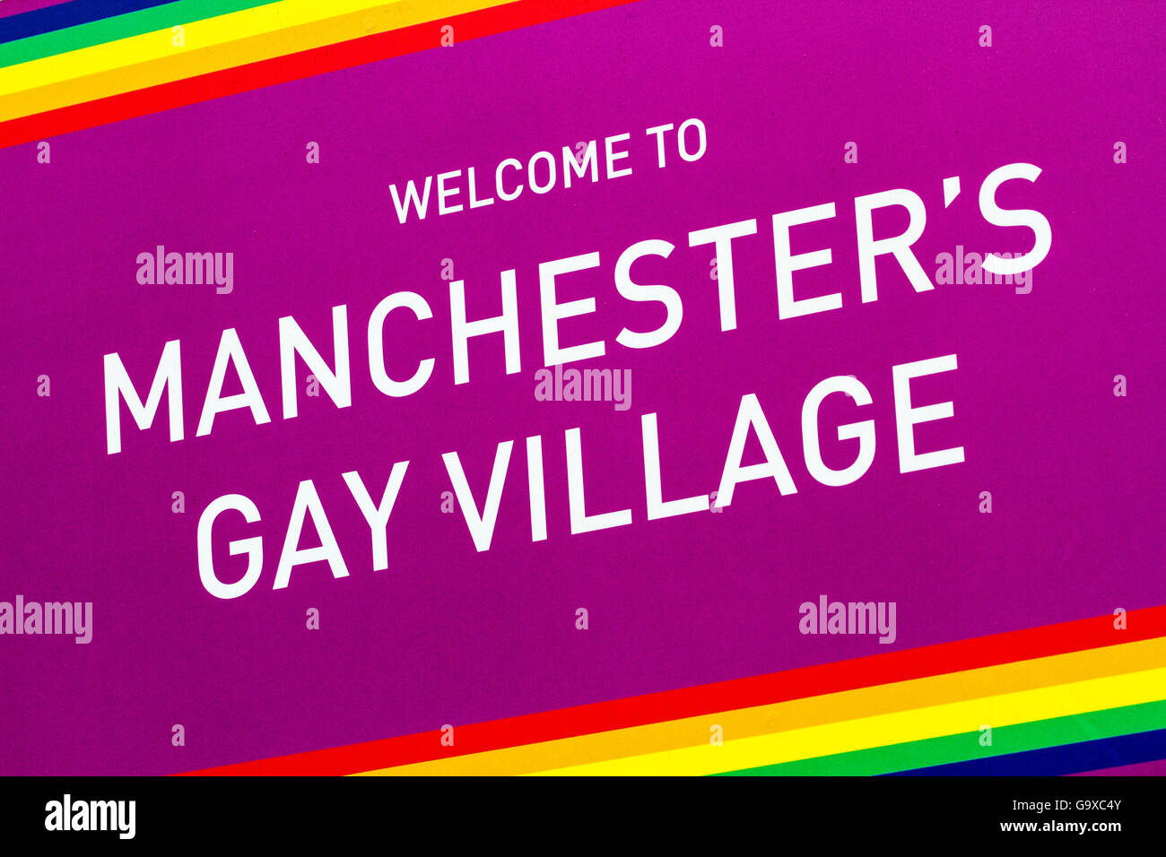 Segno di benvenuto di Manchesters famoso villaggio gay su Canal Street, Manchester, Regno Unito Foto Stock
