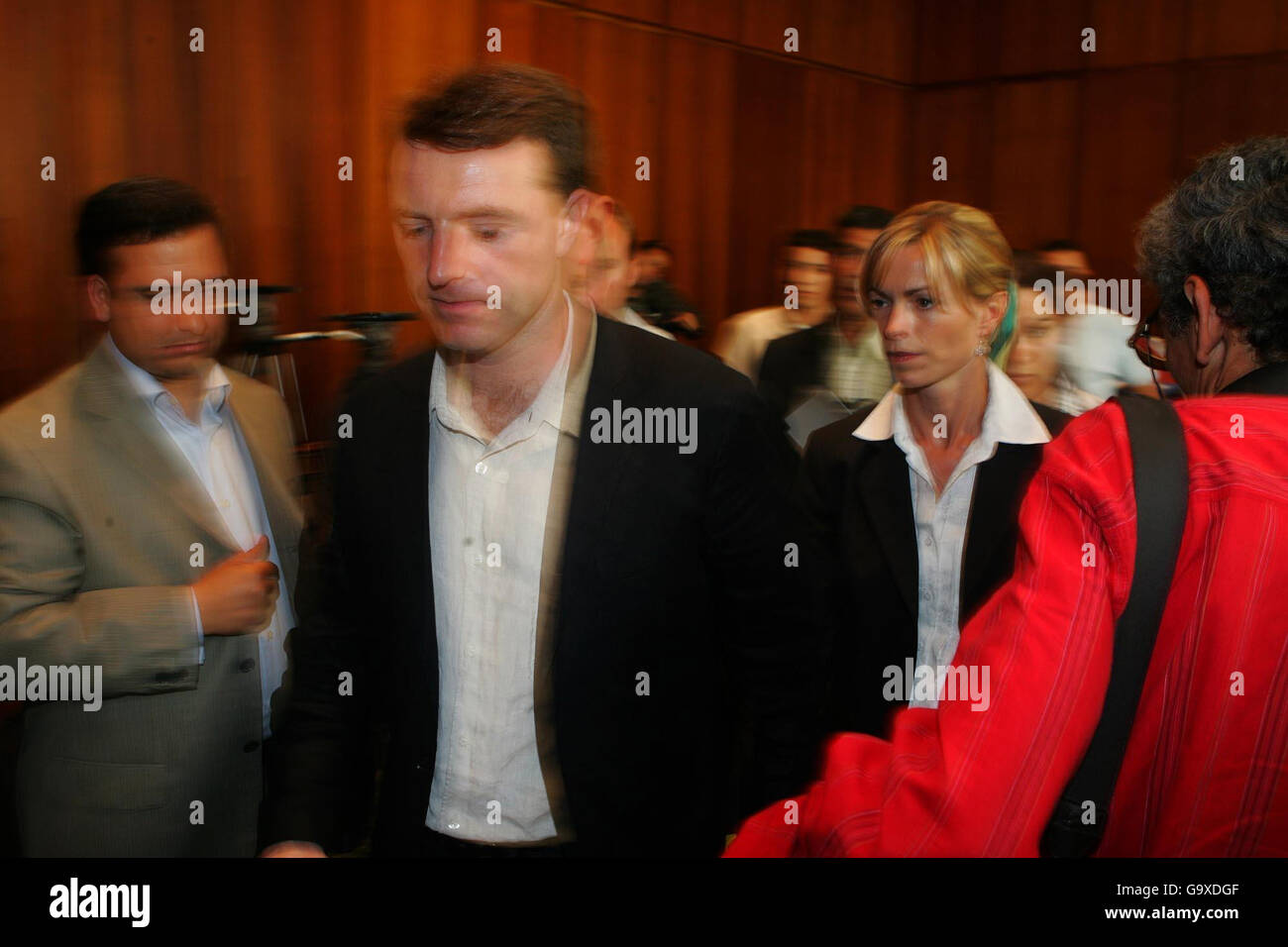 Gerry e Kate McCann hanno ritratto durante una conferenza stampa all'Hilton Hotel Rabat durante la loro visita in Marocco. Kate e Gerry McCann volarono da Lisbona a Casablanca fino a tarda notte e viaggiarono a nord verso la capitale marocchina di Rabat. Si fermeranno per due notti in quello che hanno detto è la tappa finale di una serie di visite in paesi stranieri per aumentare il profilo di Madeleine. Foto Stock