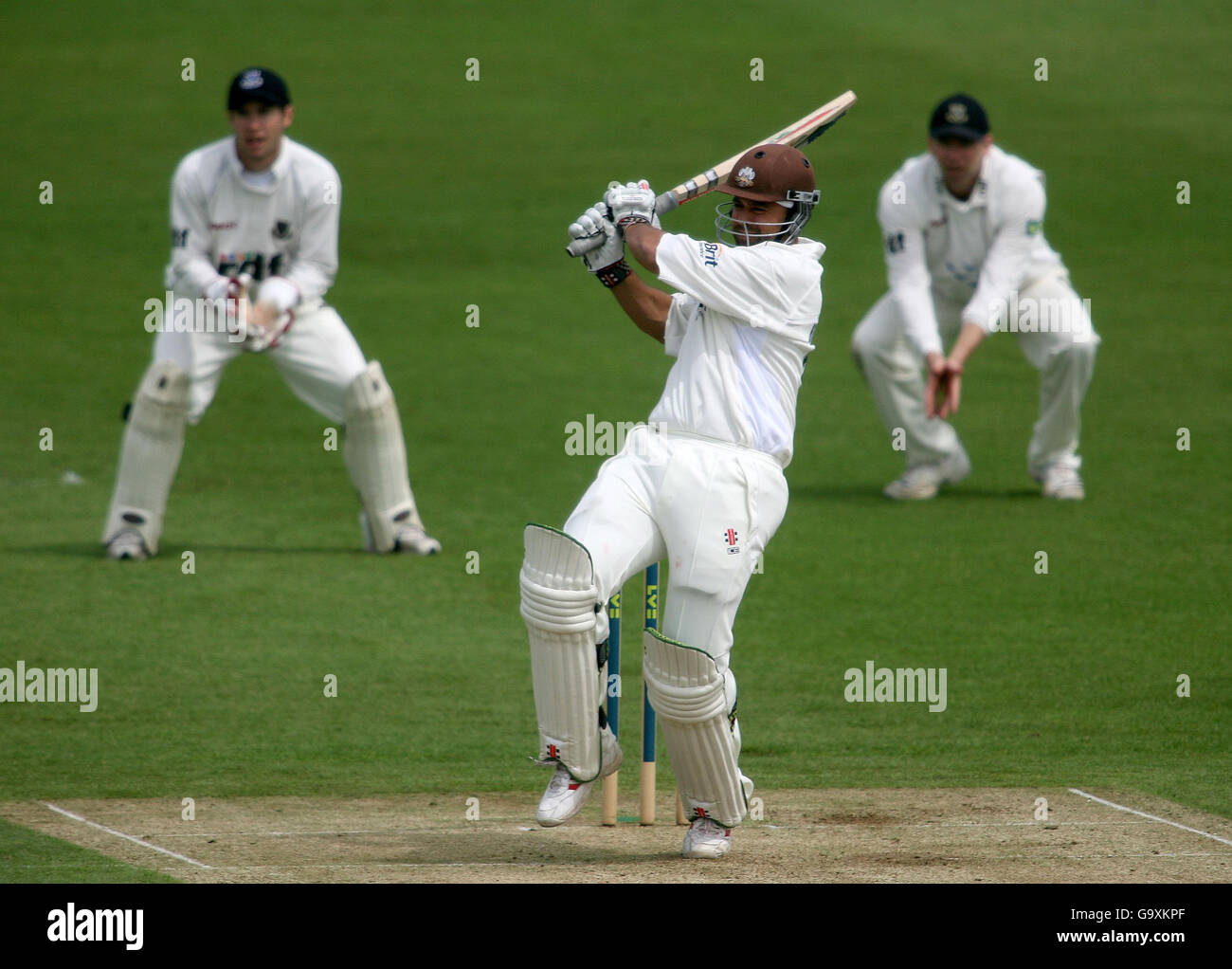 Scott Newman di Surrey si è fatto strada per quattro corse contro Sussex durante la partita della Liverpool Victoria County Championship Division 1 al County Cricket Ground di Hove. Foto Stock