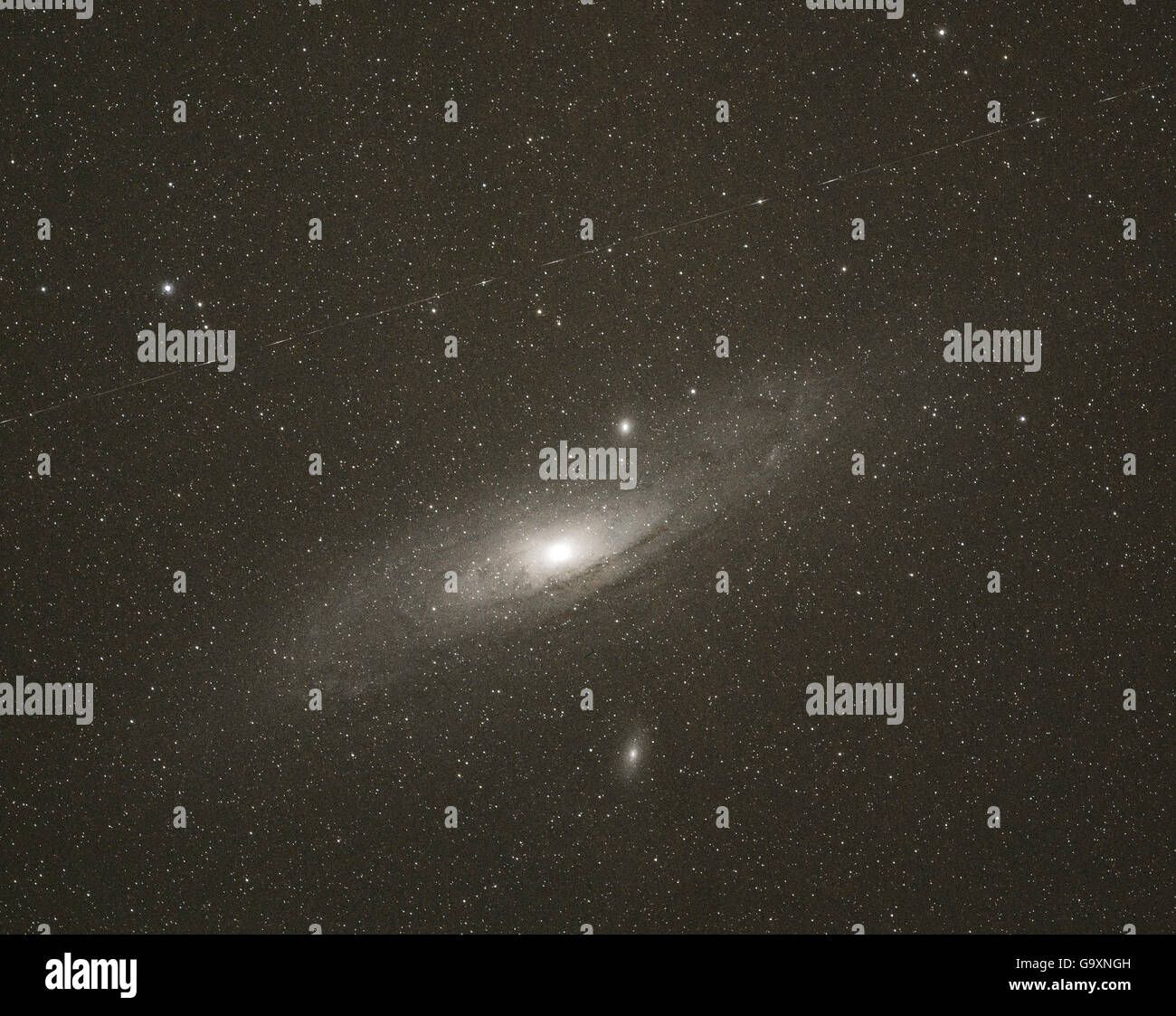 Galassia di Andromeda ( Messier 31 / M32) , visto da di Villers Le Sec osservatorio, Francia, Luglio. Foto Stock