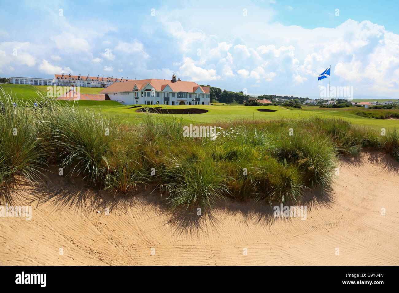 Trump Turnberry Hotel and Golf Resort,, Turnberry Ayrshire, in Scozia, Regno Unito mostra l'hotel e clubhouse visto dal XVIII fa Foto Stock