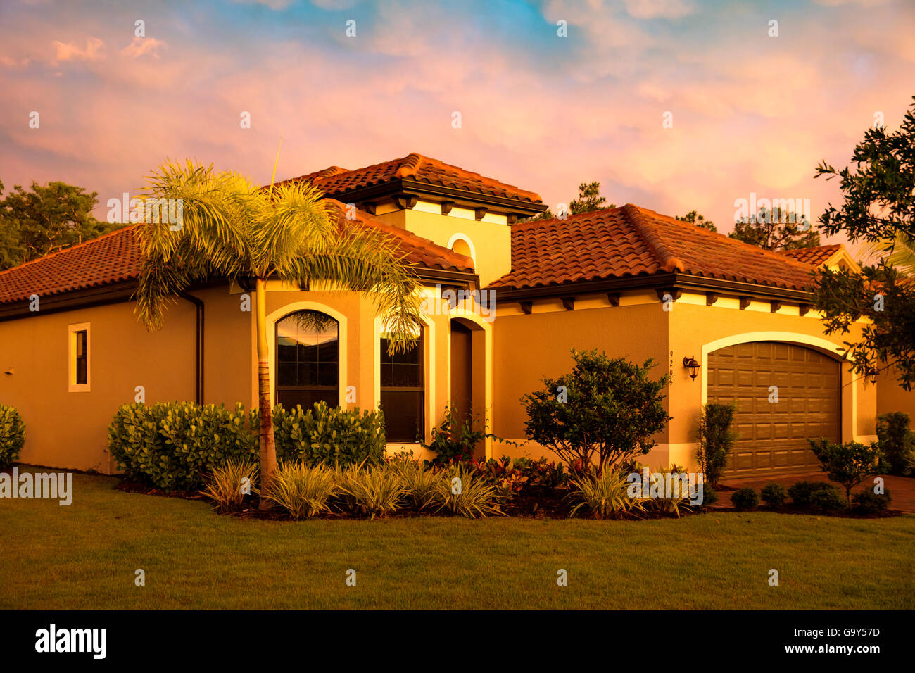 Impostazione della luce del sole su un tipico Southwest Florida casa, Bonita Springs, in Florida, Stati Uniti d'America Foto Stock