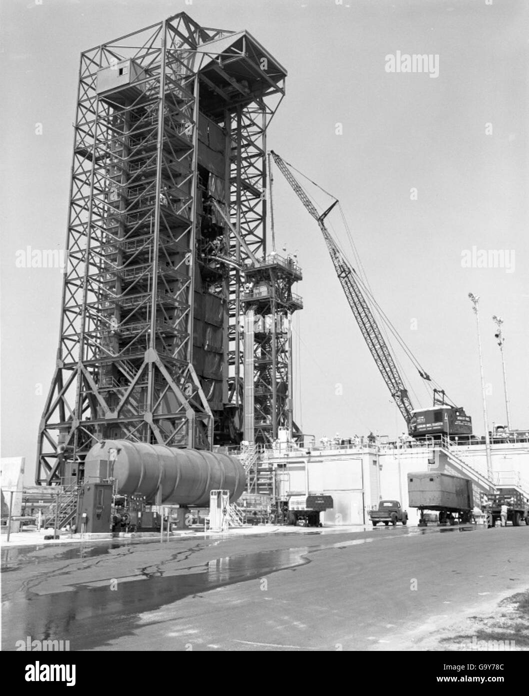 Una fotografia del missile Atlas durante una sequenza di lancio di prova in una struttura della General Dynamics negli anni '1960 Questa immagine fa parte della Convair/General Dynamics Astronautics Atlas negative Collection. Foto Stock