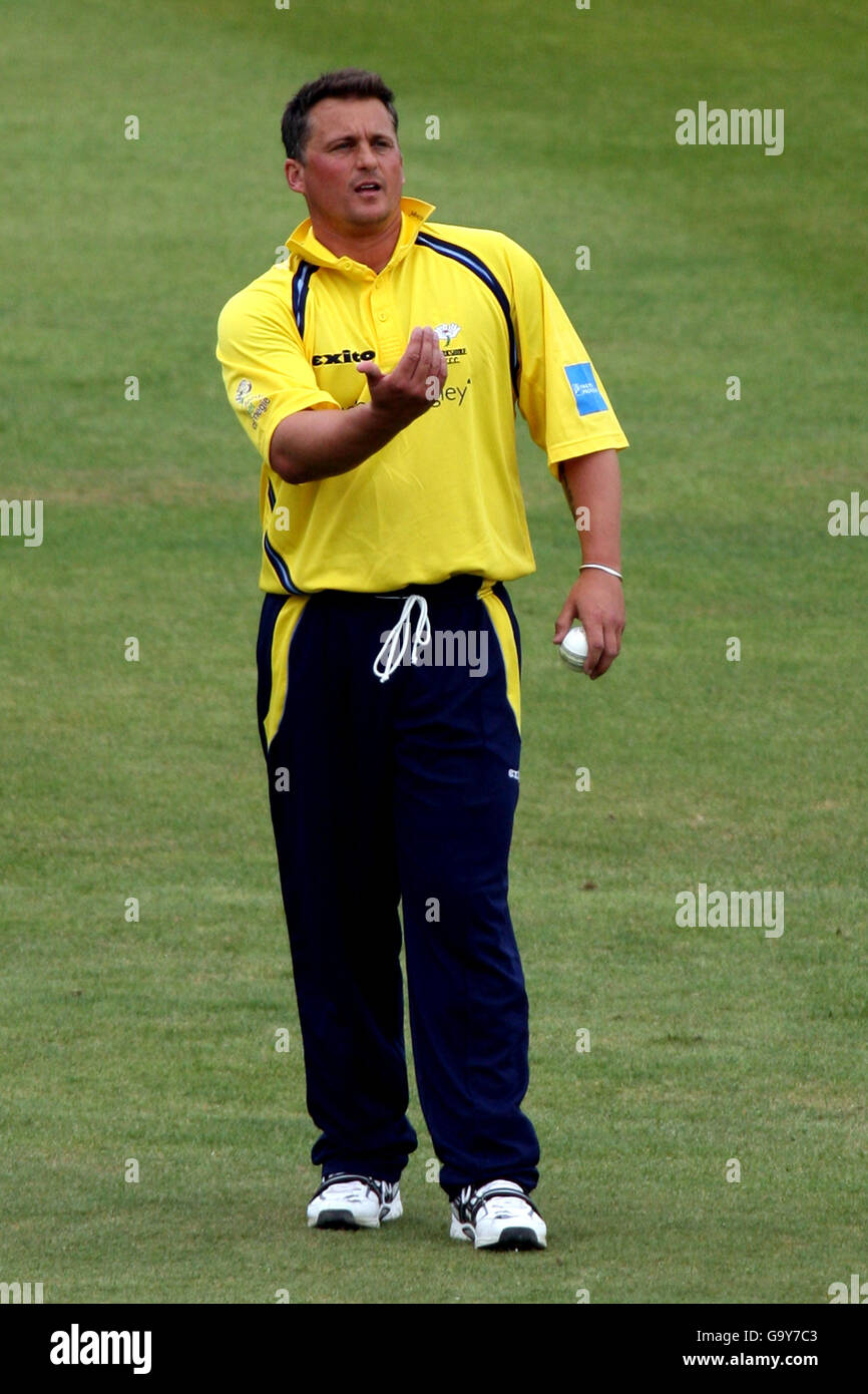 Cricket - Friends Provident Trophy - North Group - Nottinghamshire Outlaws contro Yorkshire Phoenix - Trent Bridge. Darren Gough, Yorkshire Phoenix Foto Stock