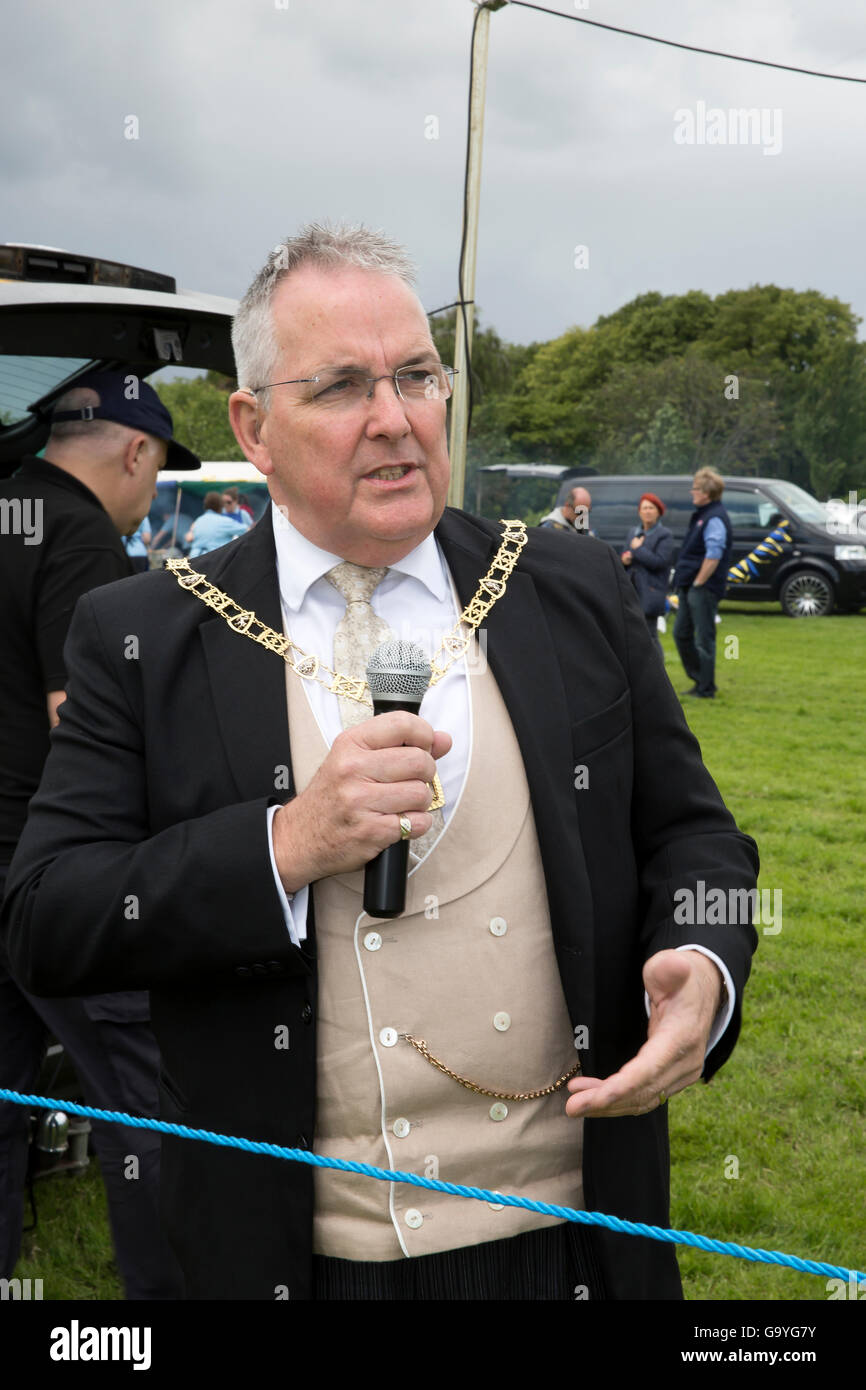 Biggin Hill, Regno Unito. 2 Luglio, 2016. Sindaco di Bromley, Consigliere Ian Payne ha aperto il Biggin Hill Festival © Keith Larby/Alamy Live News Foto Stock