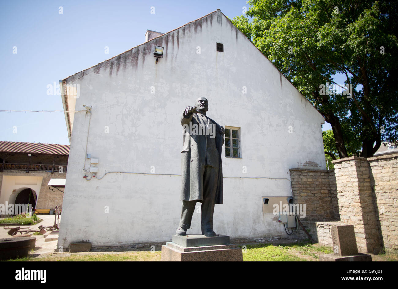 Narva, Estonia. Il 1 giugno, 2016. Un memoriale di Lenin nel parco del castello di Hermann nella città di frontiera di Narva, Estonia, 1 giugno 2016. Foto: KAY NIETFELD/DPA/Alamy Live News Foto Stock