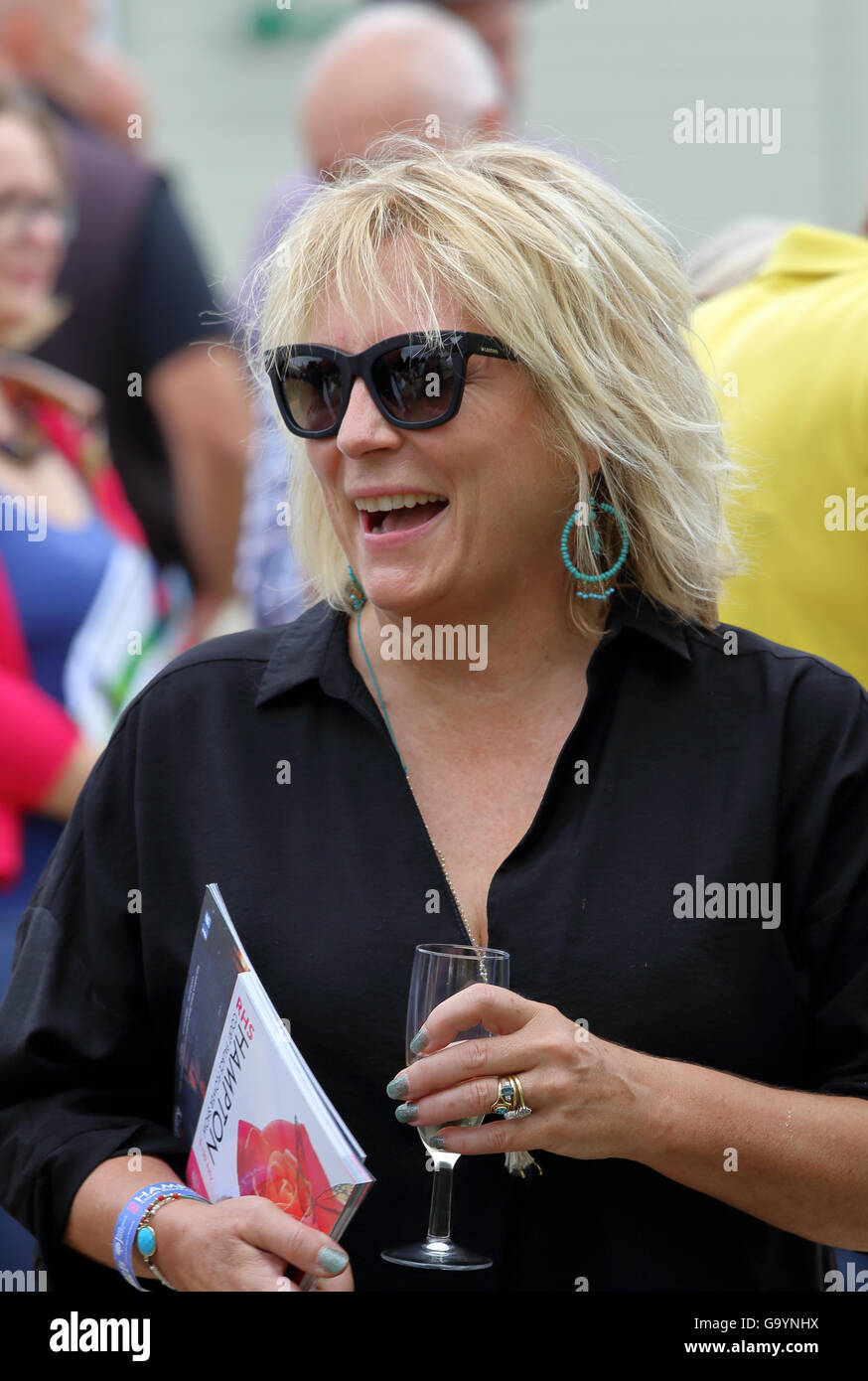 Hampton Court, UK. 4 Luglio, 2016. Jennifer Saunders assiste RHS Hampton Court Palace Flower Show. Credito: Groombridge/Alamy Live News Foto Stock