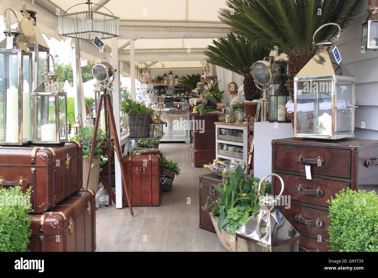 Giardino Lanterna Co da concetti culinari. Commercio espositore. RHS Hampton Court Palace Flower Show, Londra, Inghilterra, Regno Unito. Premere Anteprima il giorno 4 luglio 2016. Fiore annuale mostra organizzata dalla Royal Horticultural Society. Visualizza corre da martedì 5 luglio fino a domenica 10 luglio 2016. Credito: Ian bottiglia / Alamy Live News Foto Stock