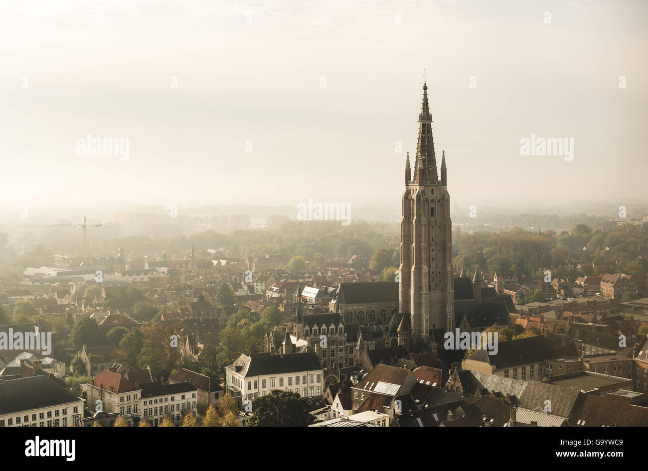 La Chiesa di Nostra Signora, una vista dal campanile di Bruges, conosciuta anche come la Torre di Belfort. Foto Stock La Chiesa di Nostra Signora, una vista dal campanile di Bruges, conosciuta anche come la Torre di Belfort. Foto Stock