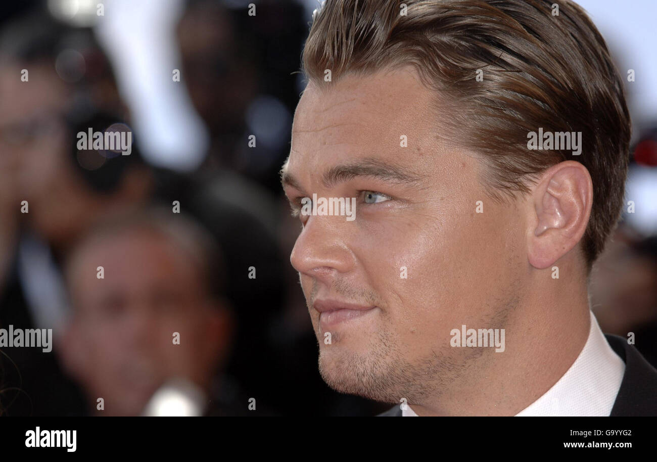 AP OUT Leonardo di Caprio si pone per i fotografi durante la fotocellula per 'l'undicesima ora' durante il 60° Festival annuale del Cinema di Cannes, in Francia. Foto Stock