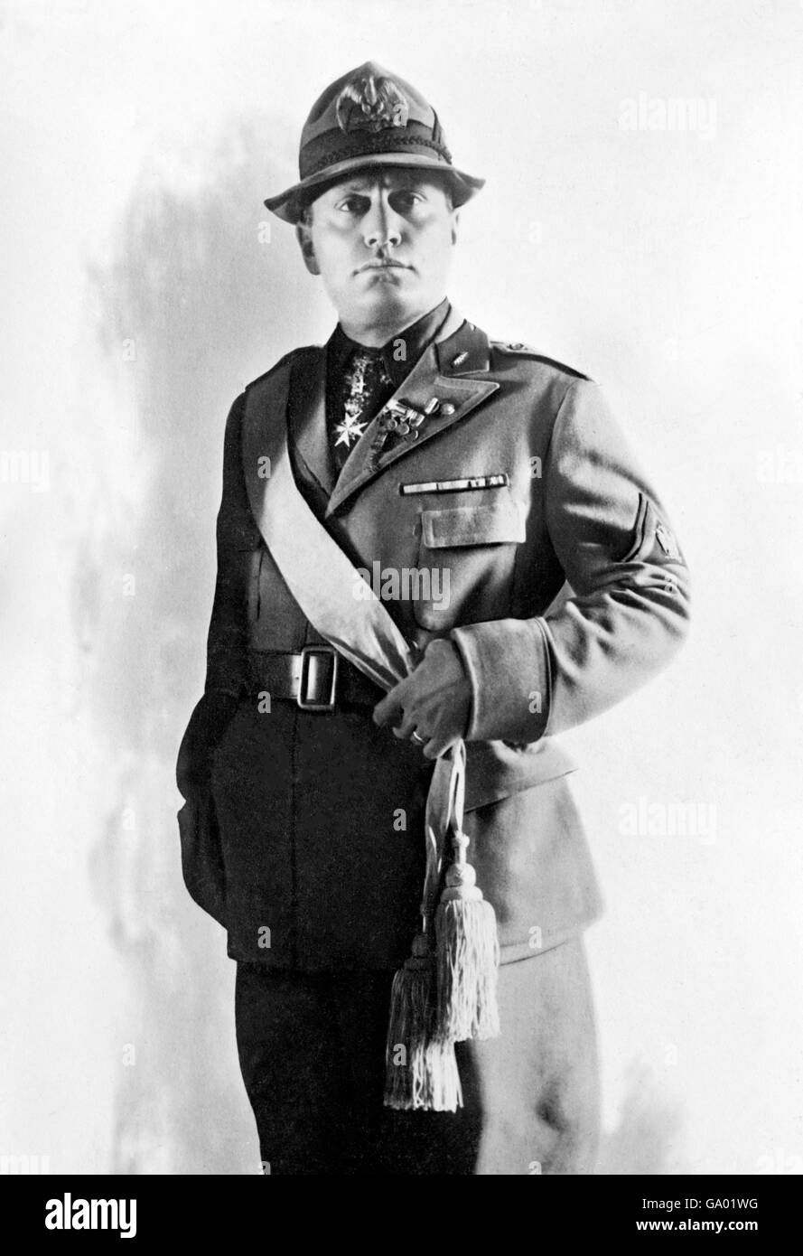 Mussolini. Ritratto di Benito Amilcare Andrea Mussolini (1883-1945), l'Italiano dittatore fascista, in uniforme. Foto da Bain News Service, c.1924 Foto Stock