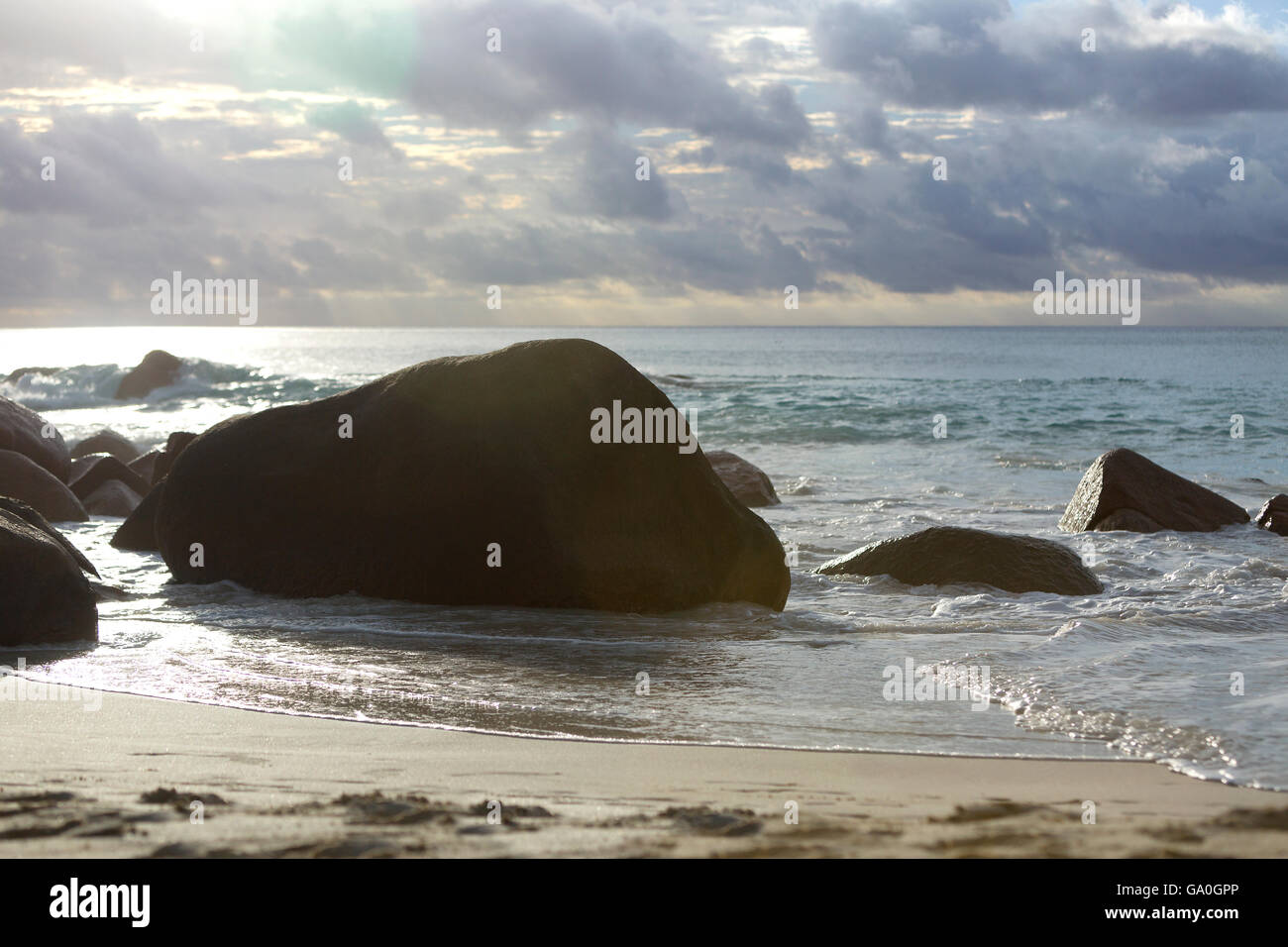 Costa di Anse Lazio, Isola di Praslin nella luce della sera, Seicelle Foto Stock
