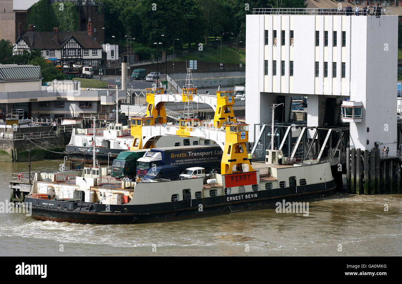 Trasporti - acqua - il traghetto di Woolwich - Londra. Una vista generale del traghetto di Woolwich sul Tamigi, Londra. Foto Stock