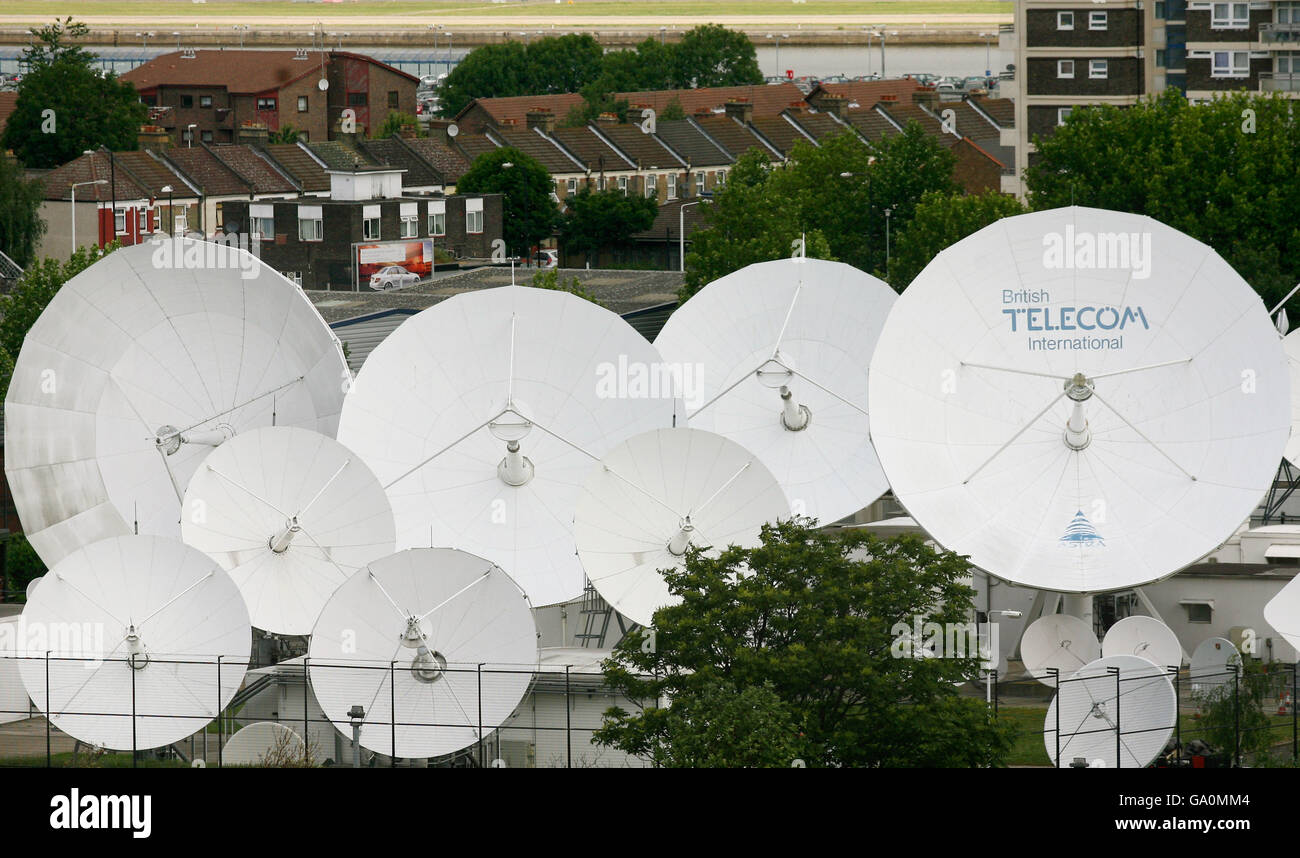 Vista generale del British Telecom Teleport sulle rive del Tamigi a North Woolwich. Foto Stock