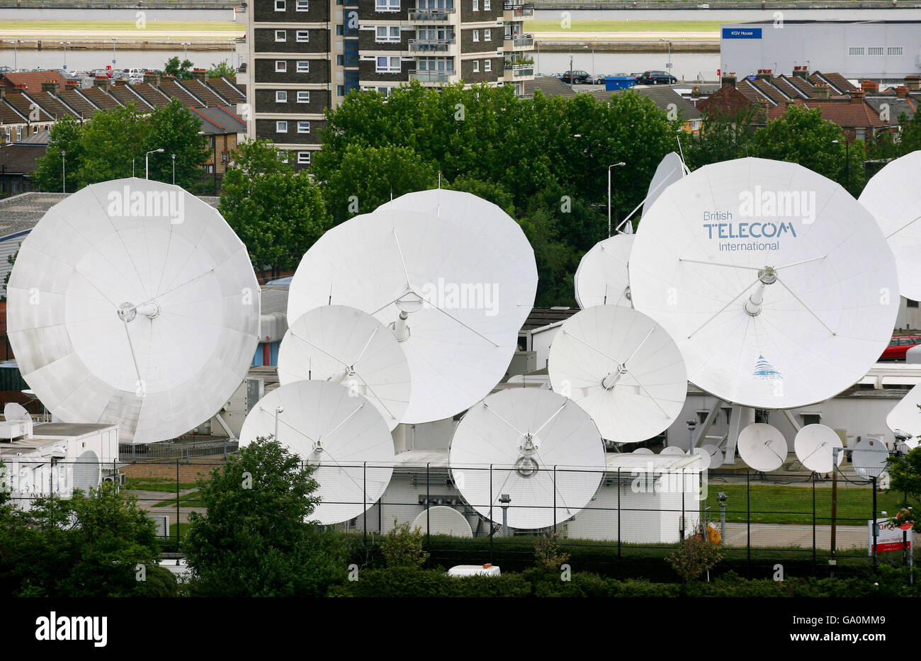 Vista generale del British Telecom Teleport sulle rive del Tamigi a North Woolwich. Foto Stock