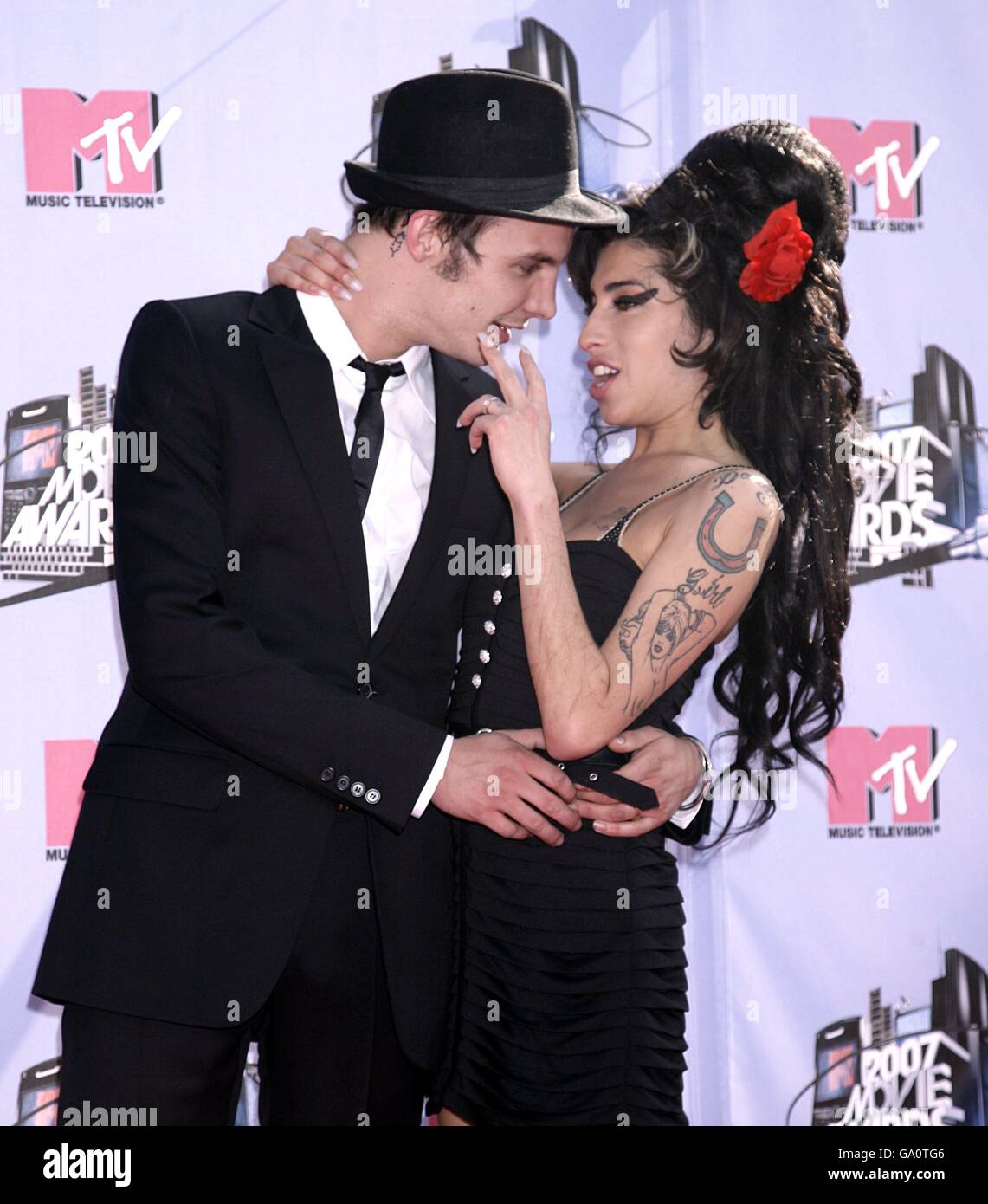 Amy Winehouse e suo marito Blake Fielder-Civil arrivano per il 2007 MTV Movie Awards al Gibson Amphitheatre, Universal City, Los Angeles. Foto Stock