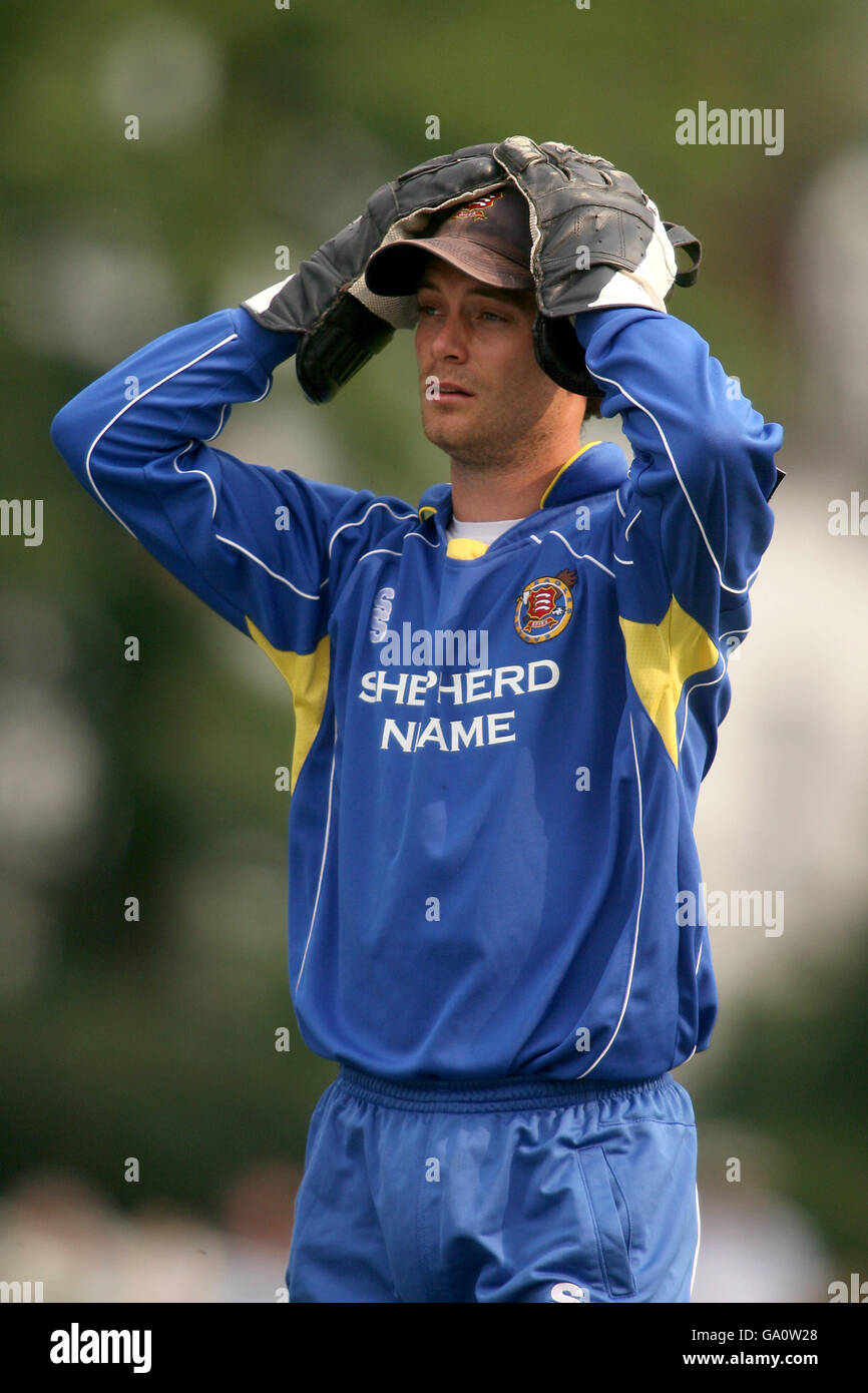 Cricket - Friends Provident Trophy South Group - Surrey Brown Caps v Essex Eagles - Whitgift School. James Foster, Essex Foto Stock