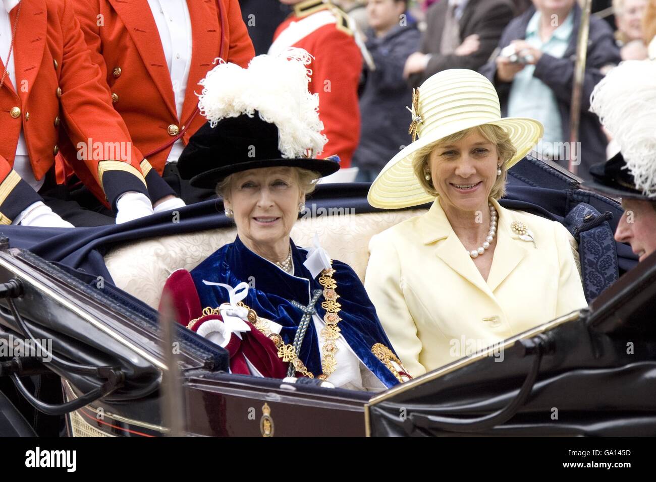 La Principessa Alexandra e la Duchessa di Gloucester frequentano l'Ordine del Servizio Garter alla Cappella di San Giorgio, Castello di Windsor, Windsor. Foto Stock