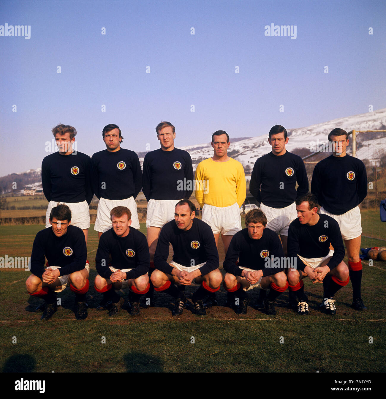 La squadra scozzese gioca in Inghilterra. (Back row, l-r) Tommy Gemmell, Ronnie McKinnon, Billy McNeil, Ronnie Simpson, John Greig (Capitano) e Eddie McCreadie. (Prima fila, l-r) Charlie Cooke, Billy Bremner, Alan Gilzean, Willie Johnston e Bobby Lennox. Foto Stock