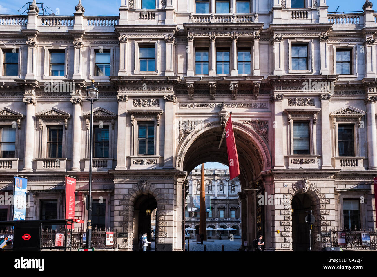 La Royal Academy of Arts, Burlington House sulla Piccadilly, Londra, Inghilterra, Regno Unito Foto Stock