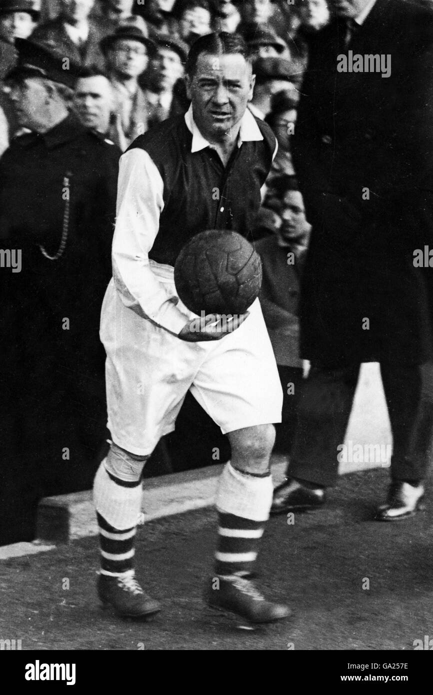 Calcio - Football League prima Divisione - Arsenal v Leeds United. Alex James dell'Arsenal scappato prima della partita Foto Stock