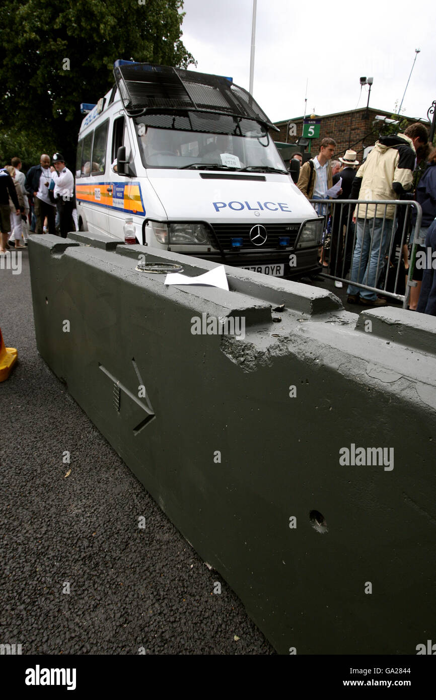 Tennis - Campionati di Wimbledon 2007 - giorno sette - All England Club. A Wimbledon sono aumentate le misure di sicurezza Foto Stock