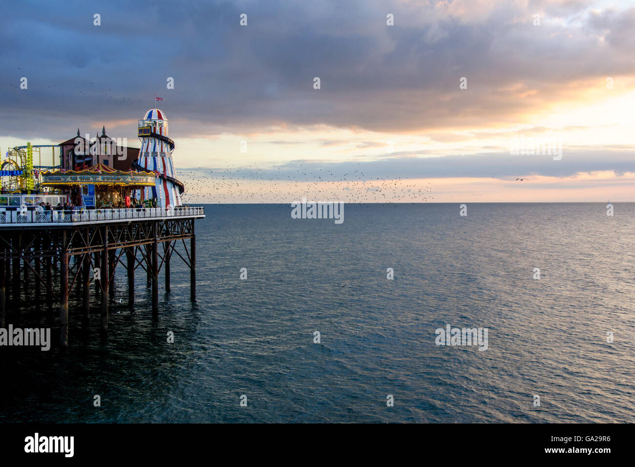 Serata al Molo di Brighton, East Sussex, Inghilterra Foto Stock
