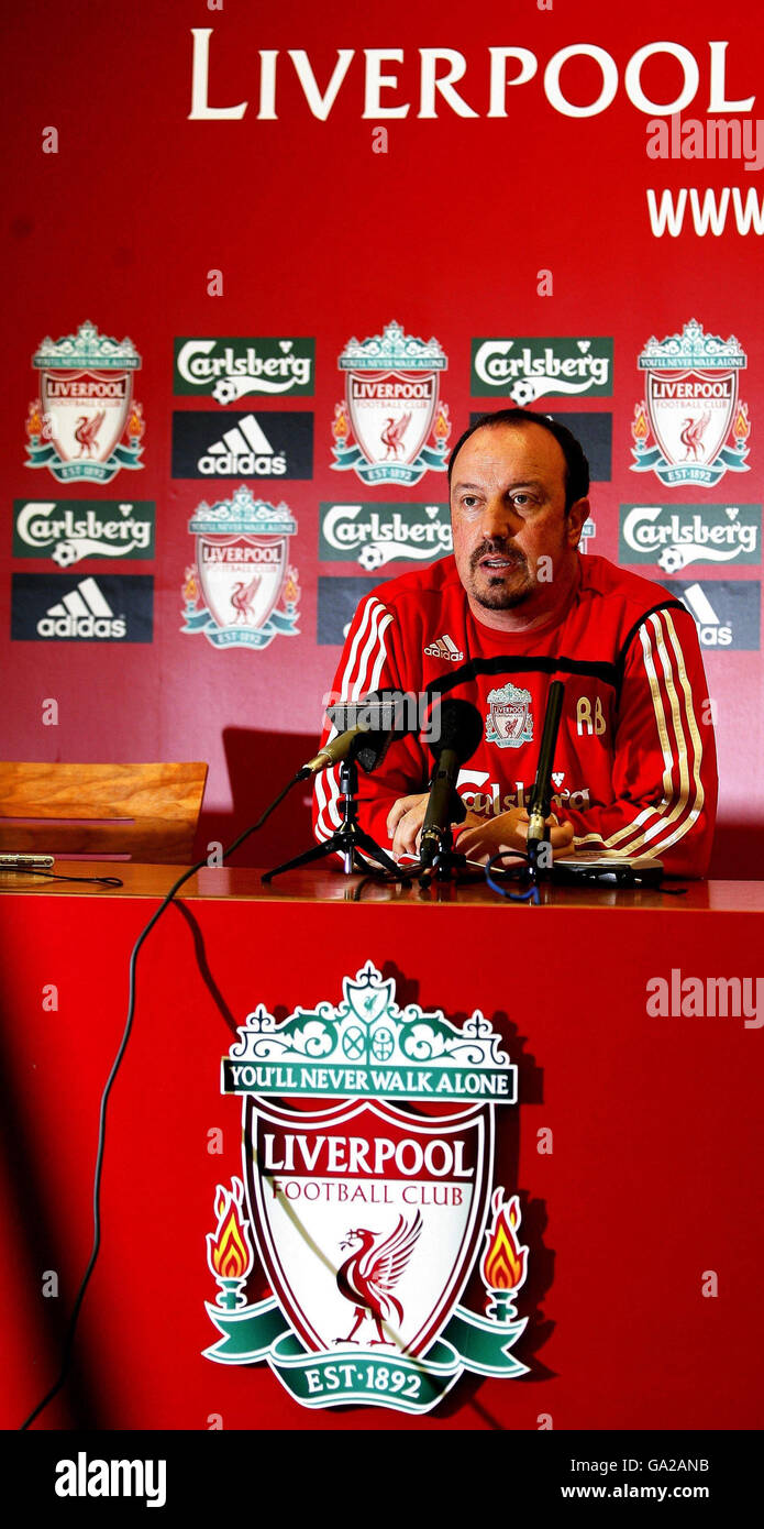 La manager di Liverpool Rafa Benitez durante una conferenza stampa presso il campo di formazione di Melwood, Liverpool. Foto Stock