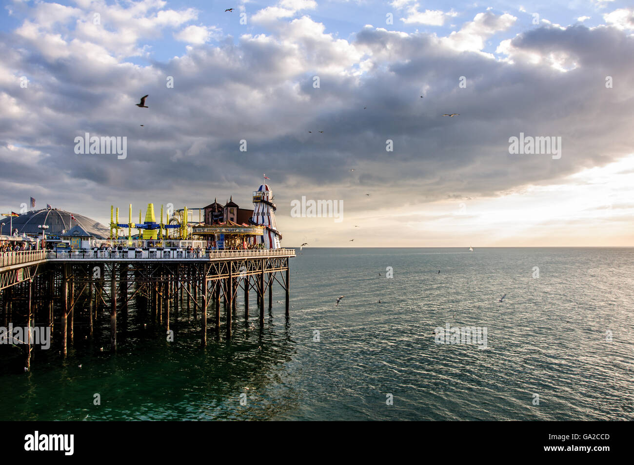 Serata al Molo di Brighton, East Sussex, Inghilterra Foto Stock