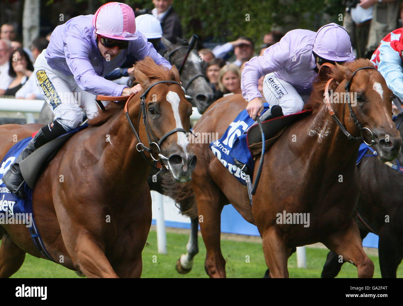 Sakhees segreto [1Left] e Jockey Steve Drowne vincere il Darley Luglio Cup al fianco di arte olandese e Jockey Jimmy Fortune presso il corso di Luglio, Newmarket Racecourse, Newmarket Suffolk. Stampa foto di associazione. Foto data venerdì 13 luglio 2007. Foto di credito dovrebbe leggere Chris Radburn/filo PA. Foto Stock