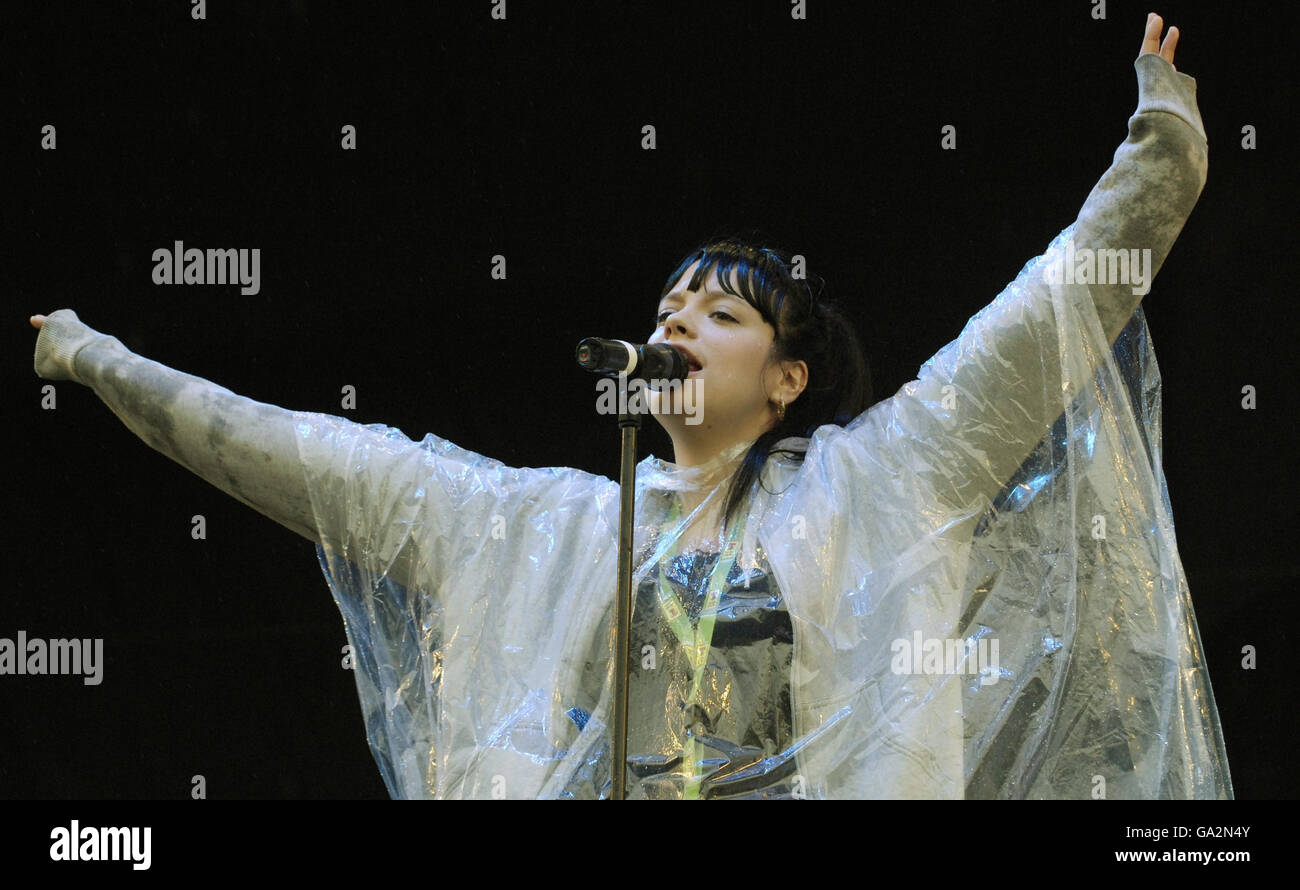 Lily Allen si esibisce sul palco al T in the Park di Balado, Perth e Kinross. Foto Stock