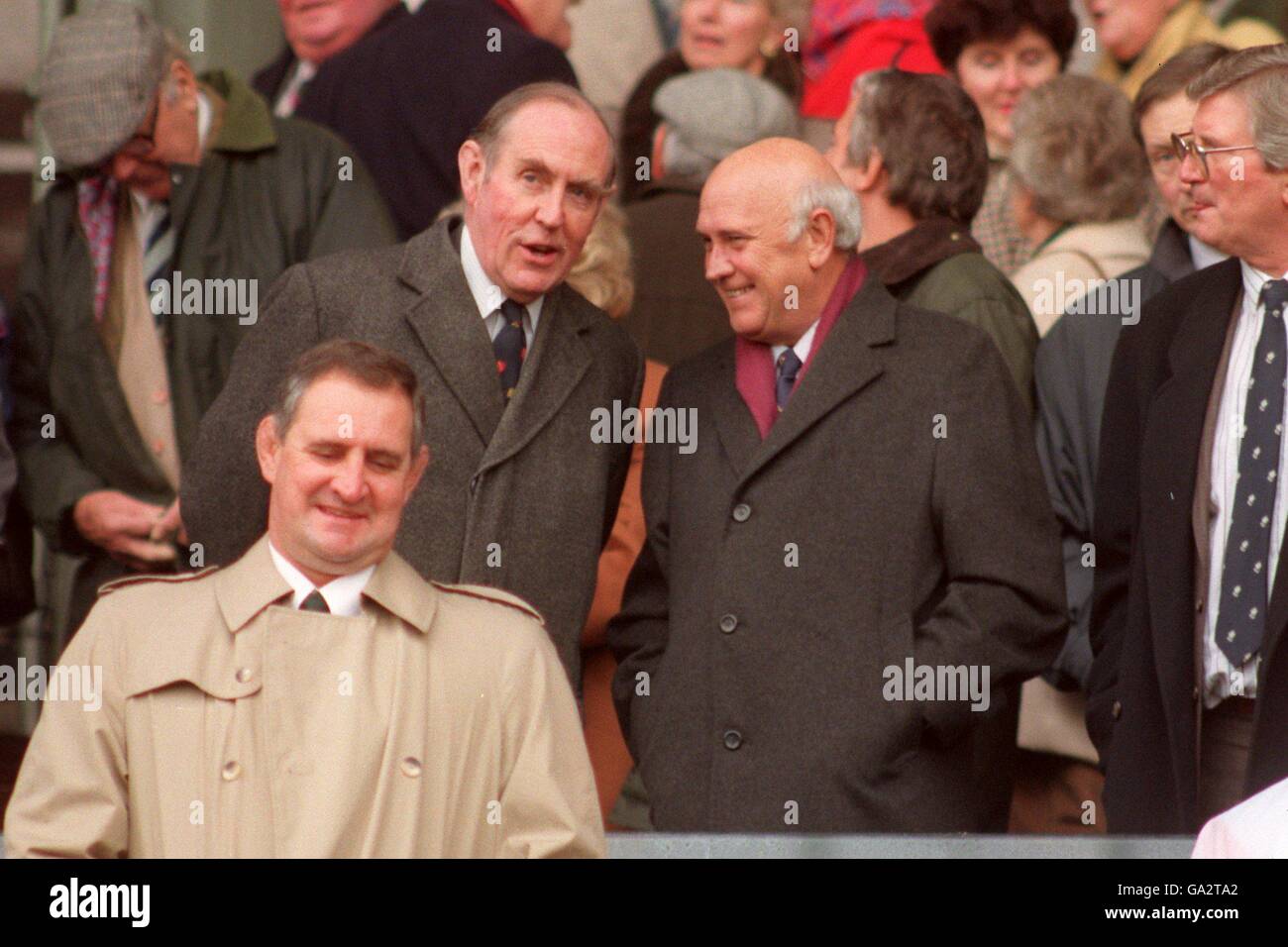 RUGBY INTERNAZIONALE. PETER BROOKS E F W DE KLERK BERORE INIZIANO LA PARTITA INGHILTERRA V SUD AFRICA A TWICKENHAM Foto Stock