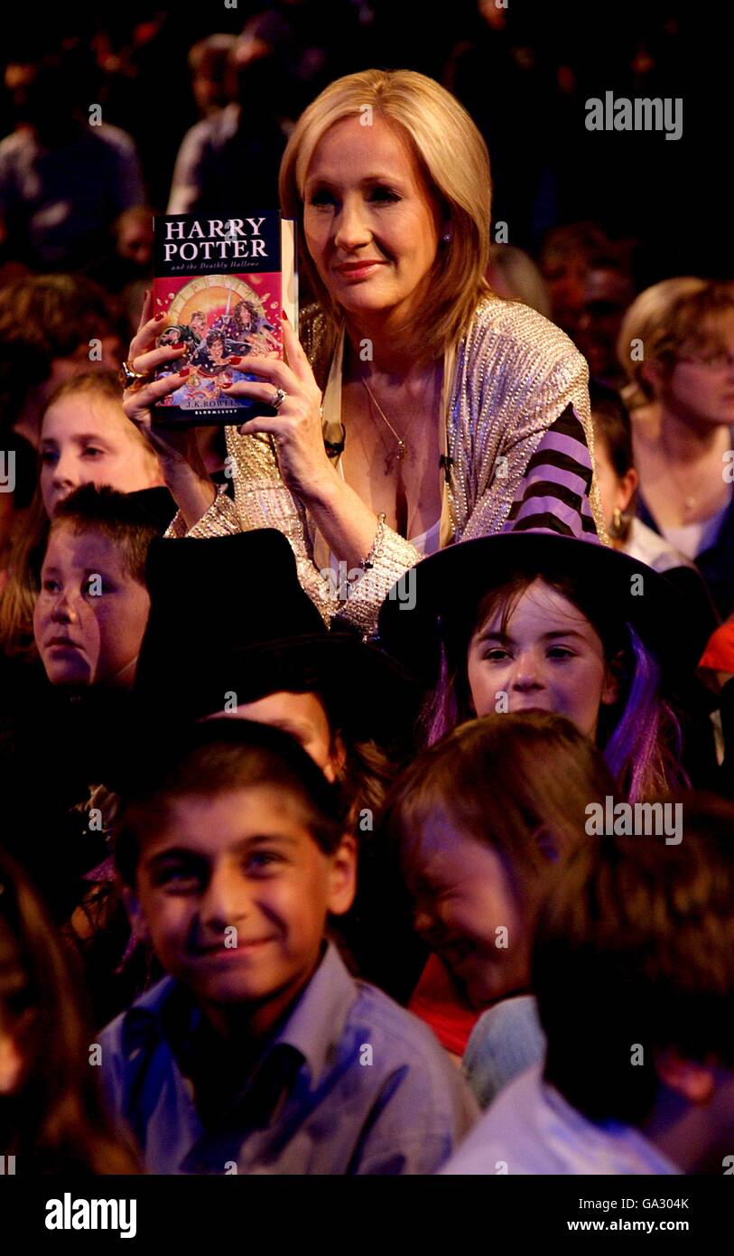 Serene Jk Rowling Book Signing Capture for Desktop Serene Jk Rowling Book Signing Capture for Desktop