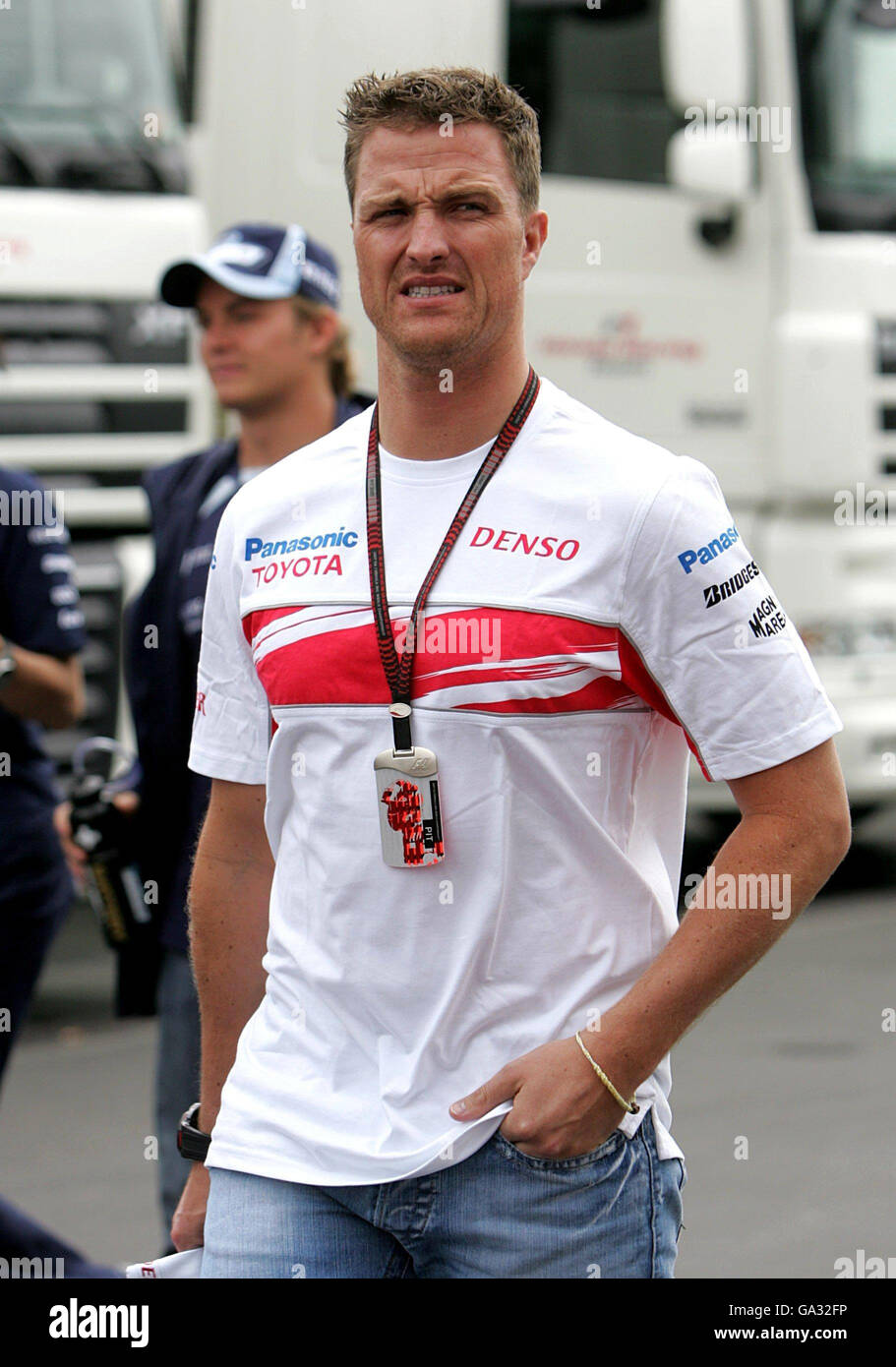 Ralf Schumacher durante la sessione di prove al Nurburgring per il Gran Premio europeo di Formula uno a Nurburgring, Germania. Foto Stock