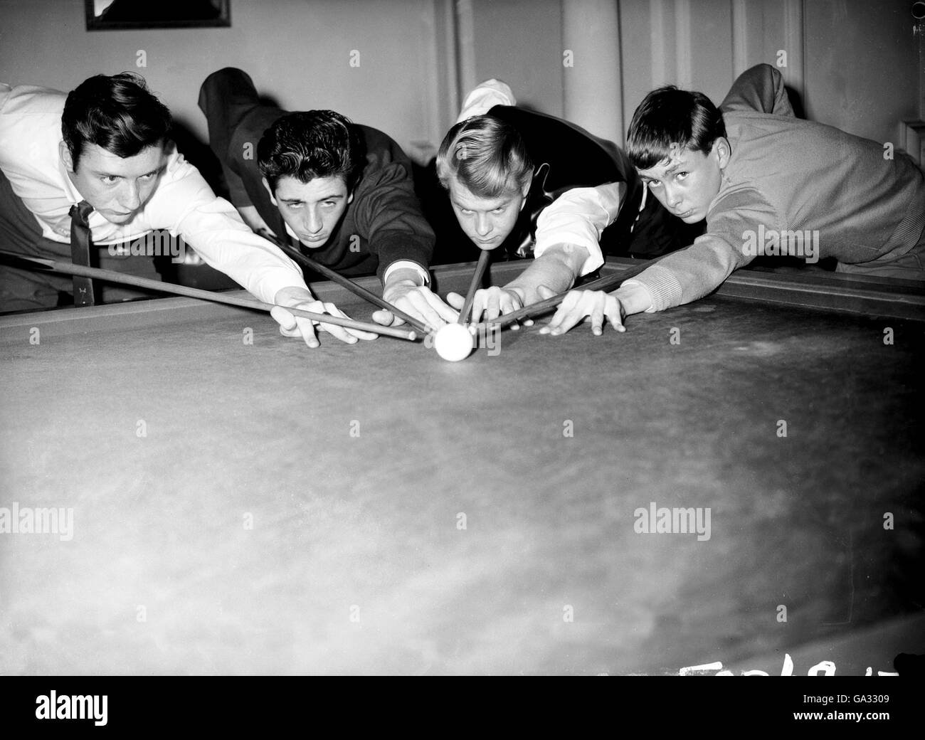 (L-R) John Virgo, JC Clusker, Richard Revill e Martin Taylor si sono incudati Foto Stock