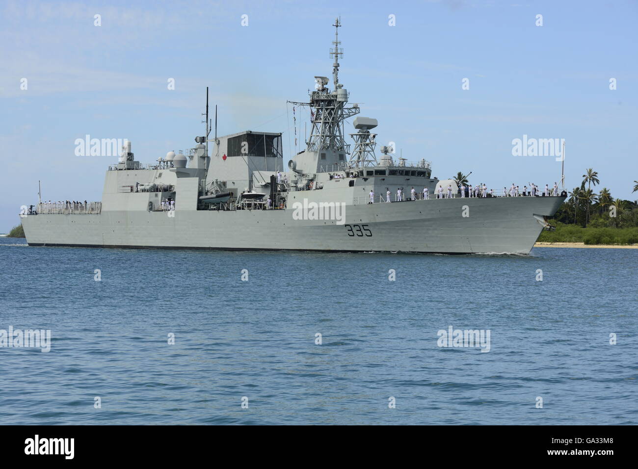 Royal Canadian Navy Halifax-classe fregata HMCS Calgary cuoce a vapore nel porto di perla per il cerchio annuale del Pacifico multi-gli esercizi nazionali Giugno 28, 2016 a Honolulu, Hawaii. Venti-sei nazioni, più di 40 navi e sottomarini, prenderà parte al più grande del mondo marittimo internazionale di esercizio. Foto Stock