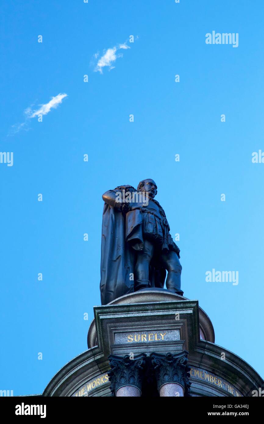 Statua del Principe Albert al di fuori del Royal Albert Hall, Kensington, London, England, Regno Unito, GB Foto Stock