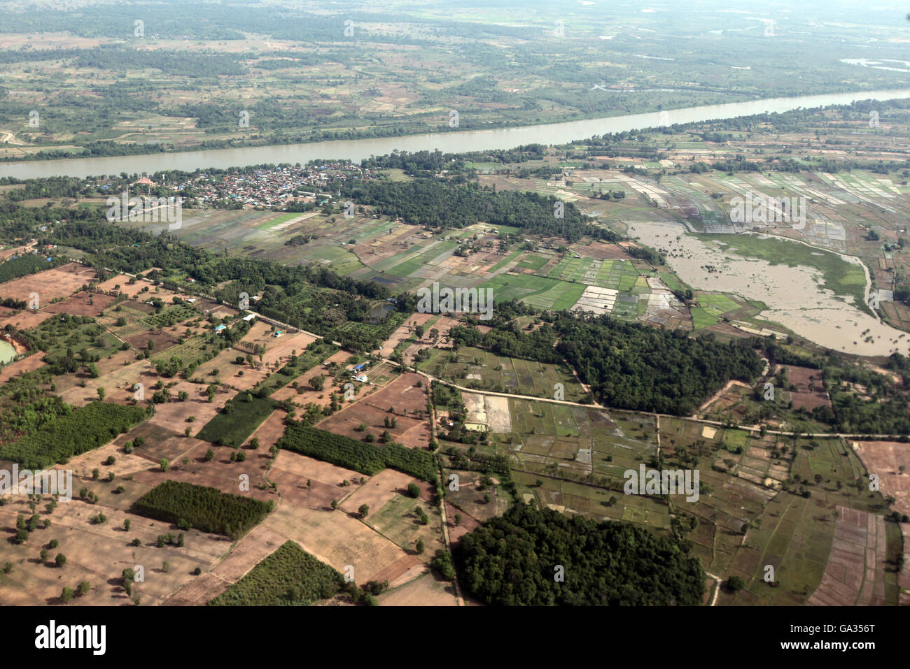 Il paesaggio con un fiume vicino alla città di Ubon Ratchathani nella regione di Isan nel nordest della Thailandia in Thailandia. Foto Stock