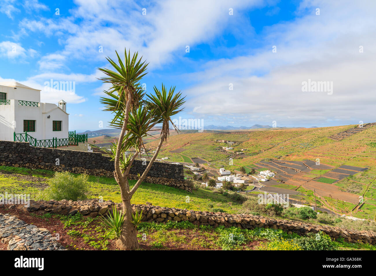 Casa nel paesaggio tropicale dell'isola di Lanzarote a Mirador de Los Valles, Spagna Foto Stock