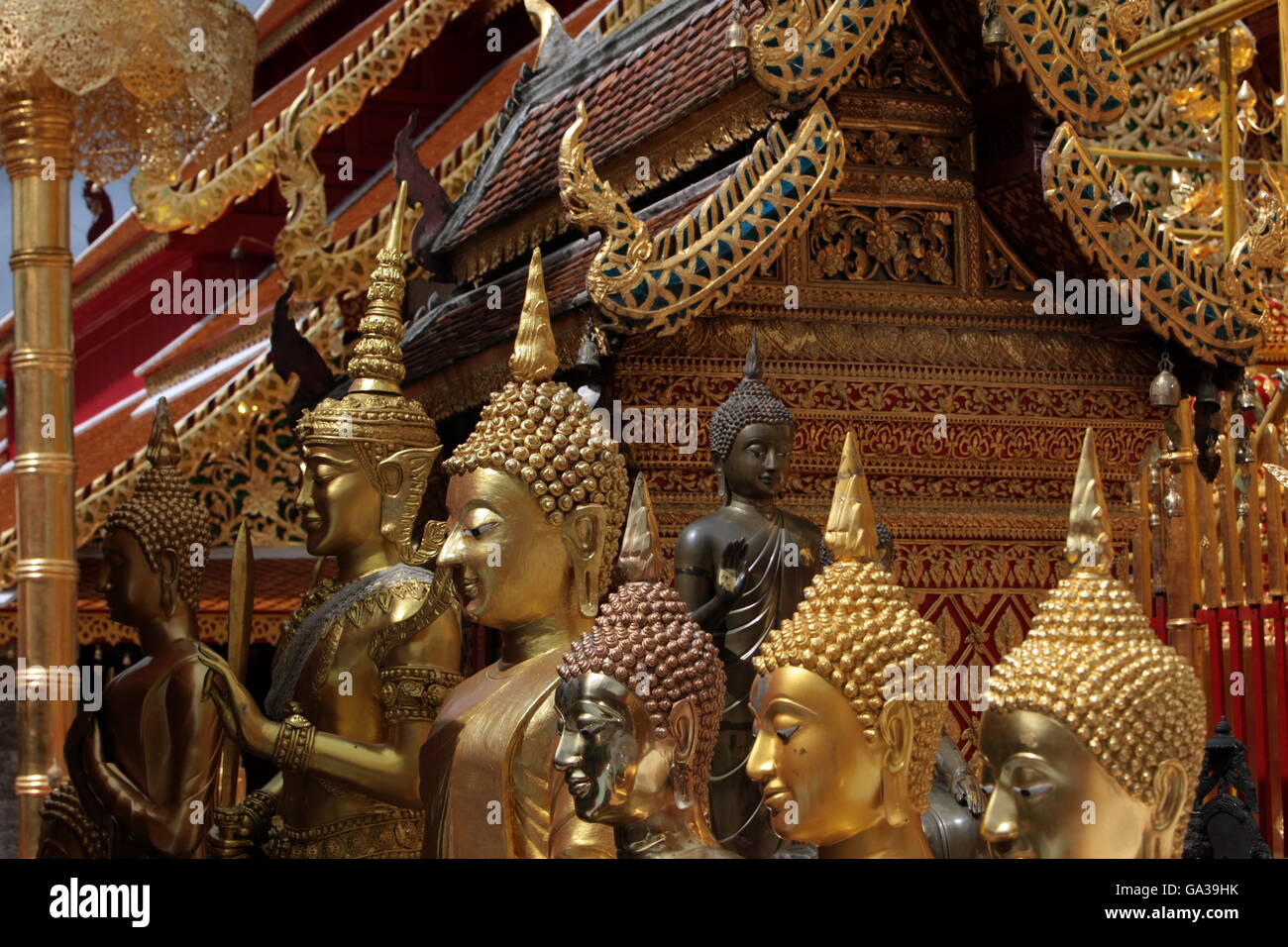 Die Architektur des Wat Phra That Doi Suthep Tempel in Chiang Mai im Norden von Thailandia. Foto Stock