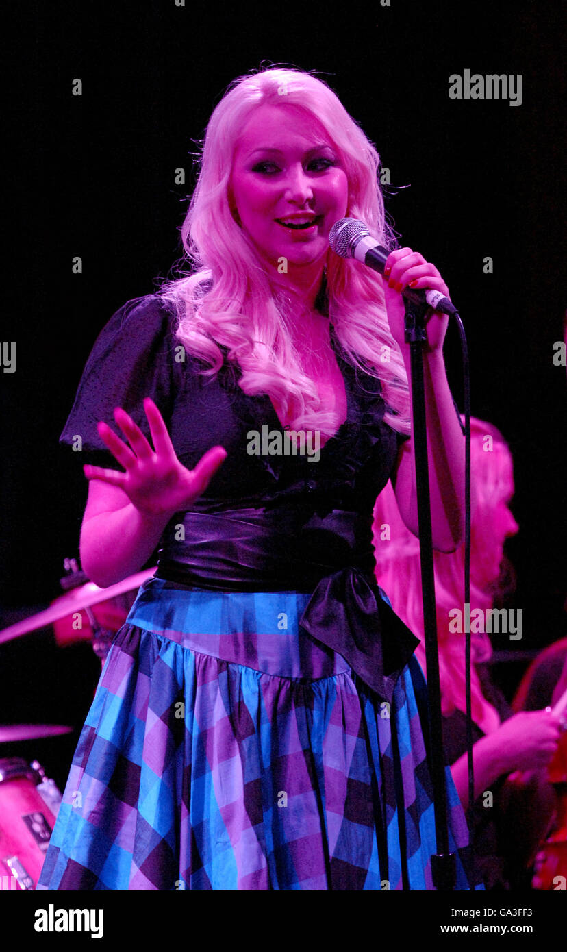 Victoria Hart durante un concerto intimo al Pigalle Club nel centro di Londra. Foto Stock