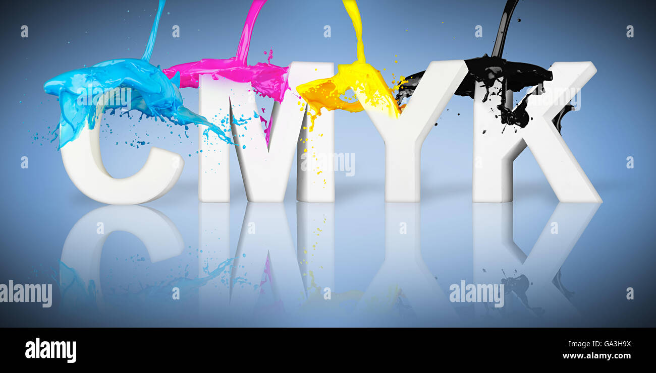 CMYK spruzzi di vernice sulle lettere su sfondo blu Foto Stock